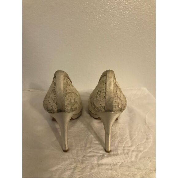 Vintage Stuart Weitzman Ivory Satin Lace Round Toe Wedding Pumps Heels 10 - Picture 2 of 15